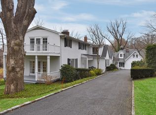 10 Ridge Rd, Glen Cove, NY 11542