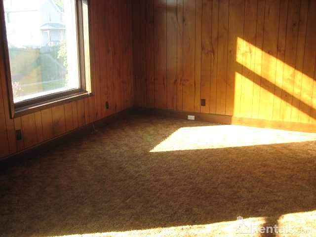 2nd image of 822 E 3rd St APT 4
