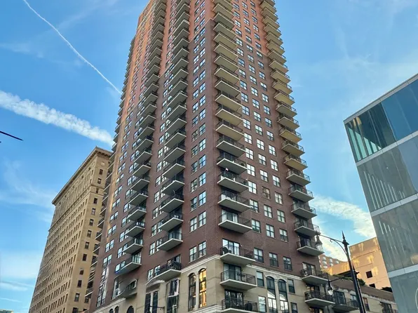 41 E 8th St APT 1805, Chicago, IL 60605