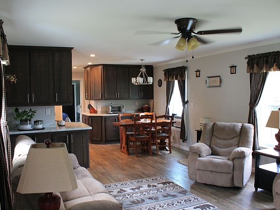 5th image of 7 Arrowhead Drive