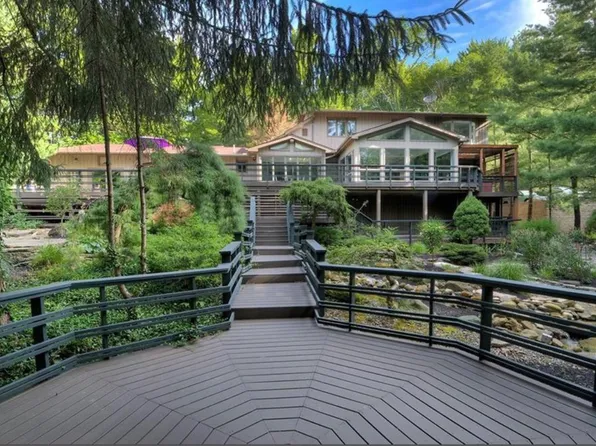 35550 Hanna Rd, Willoughby Hills, OH 44094