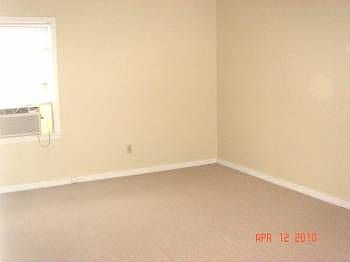 3rd image of 902 Waverly Dr