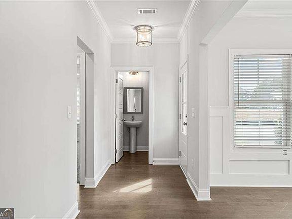 3rd image of 368 Summerville Ln