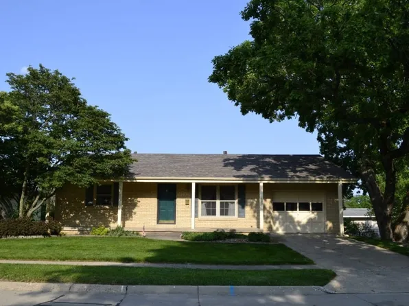 420 N 11th Street Pl, Adel, IA 50003