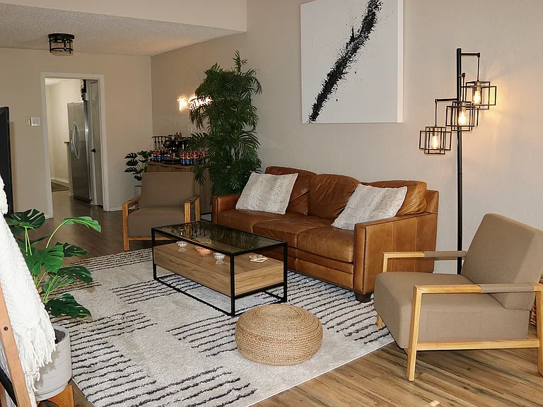 1515 Cherrycrest Ln — Photo 1