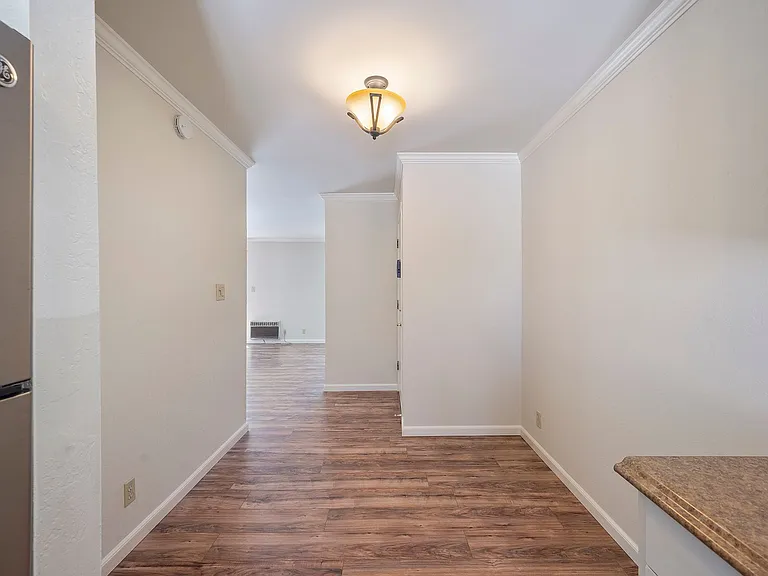 100 Devon Avenue — Photo 11