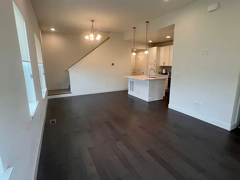 628 Discovery Pkwy — Photo 10