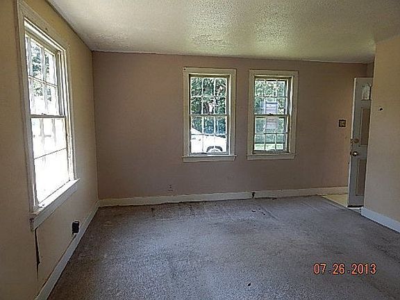 3rd image of 904 N Pineview Ave