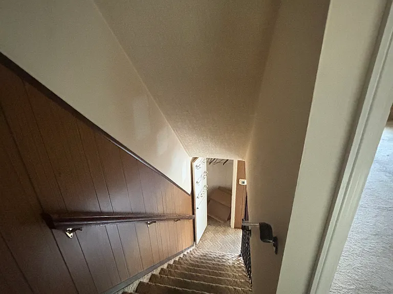 1080 Stratford Rd — Photo 2