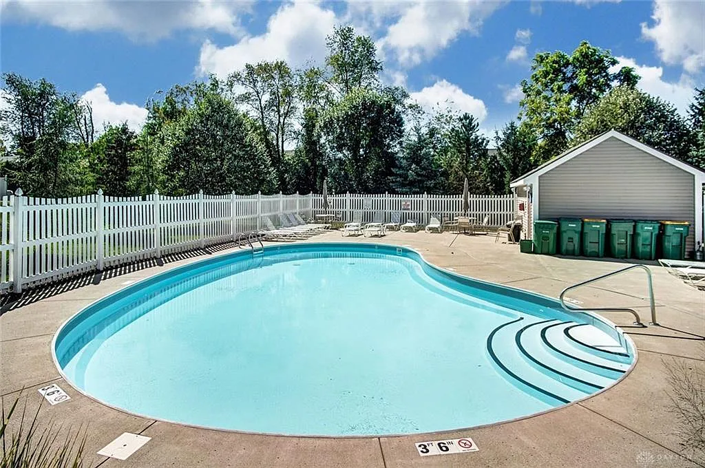 3 bed, 2.5 bath, 1334 sqft, $2,195 — Photo 2