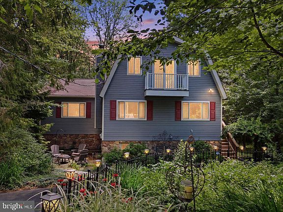 2nd image of 1458 Woodcrest Ln