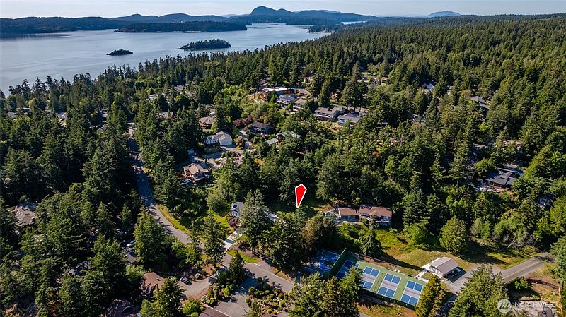 5th image of 689 Sitka Place