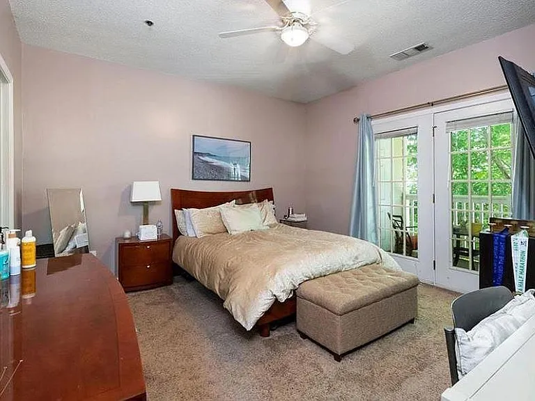 910 Spring Heights Ln SE — Photo 6