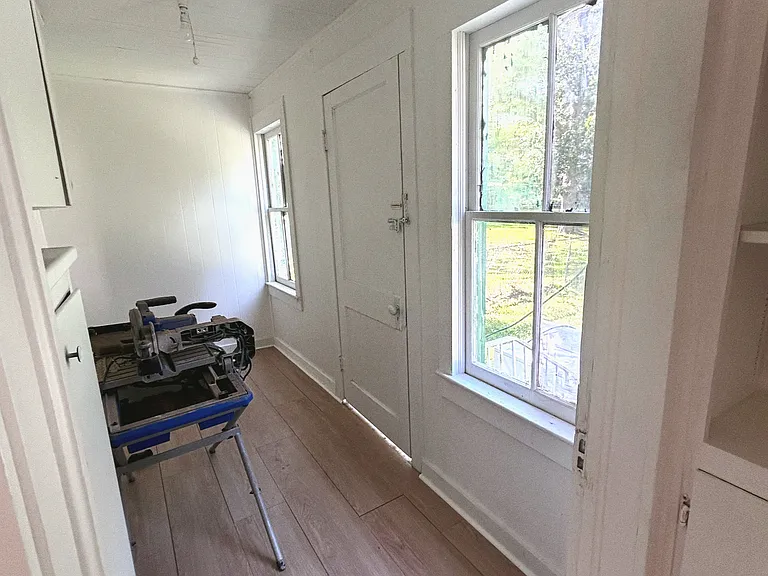 404 Thomas St — Photo 8