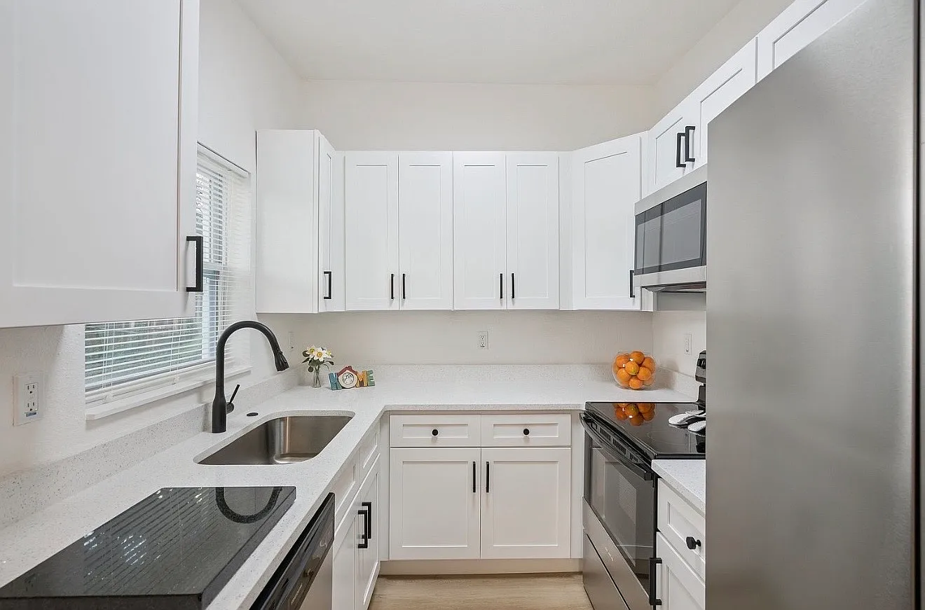 3 bed, 888 sqft, $2,250 — Photo 4