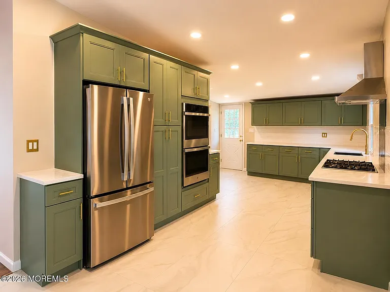253 Parkview Ter — Photo 4