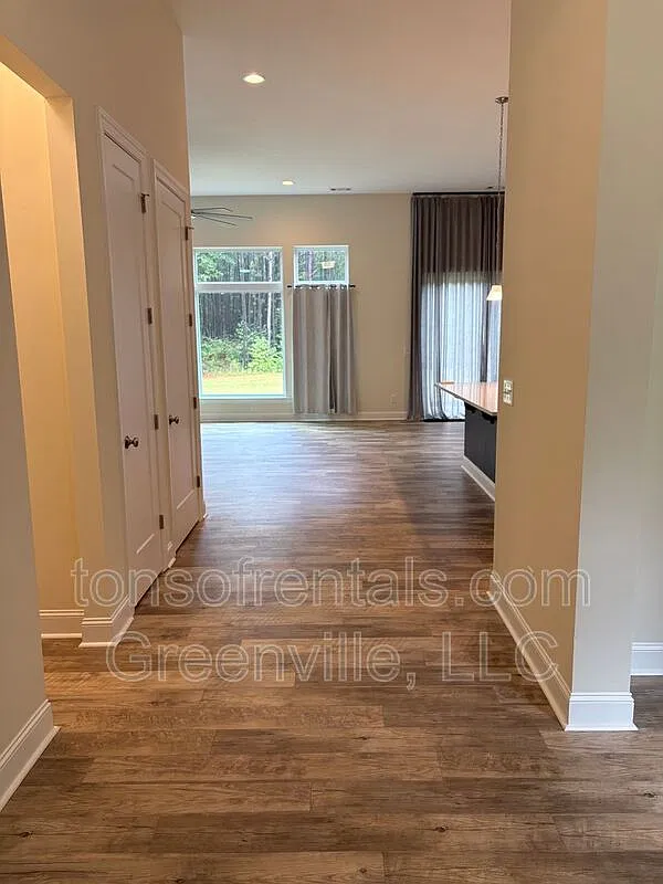 4 bed, 2.5 bath, 2374 sqft, $2,995 — Photo 2