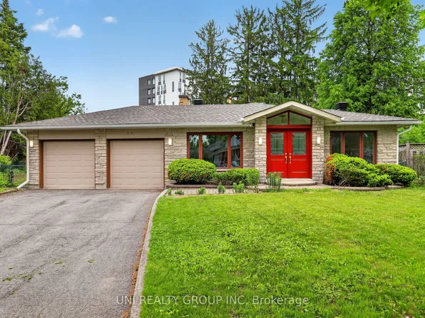 2554 Egan Rd, Ottawa, ON K1V 8N1
