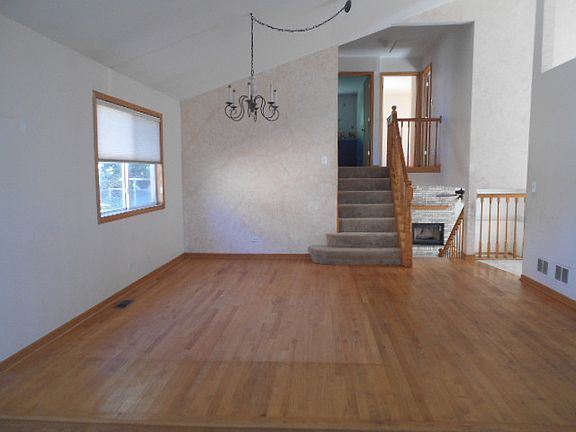 5th image of 987 Hirsch Blvd