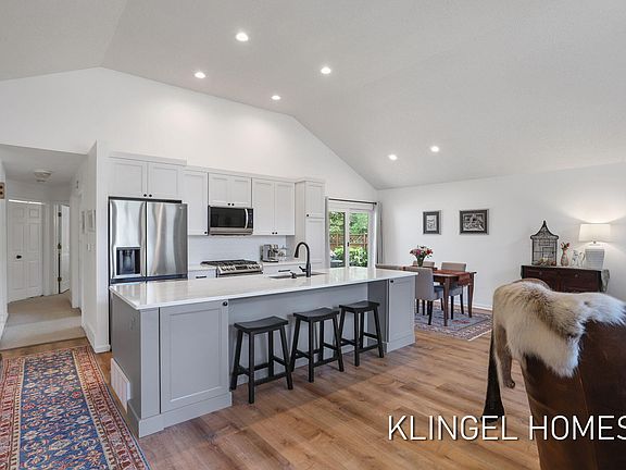 3rd image of 17829 Cherokee Dr