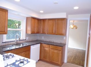 32 W Saddle River Rd, Waldwick, NJ 07463