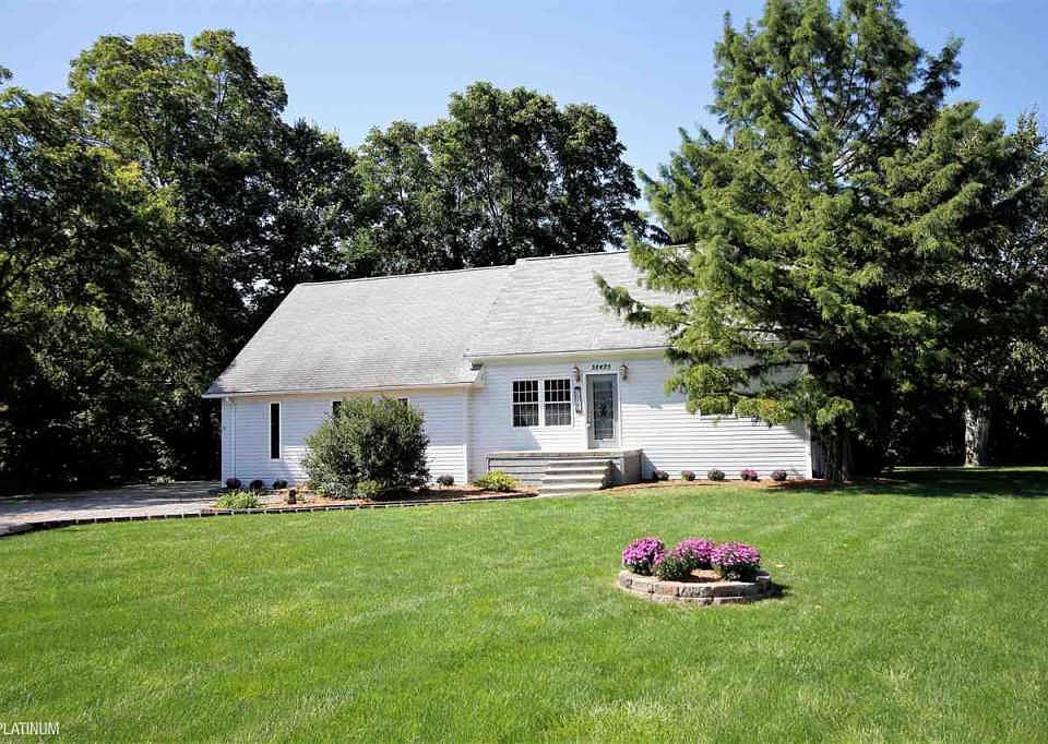 1st image of 38425 Moravian Dr