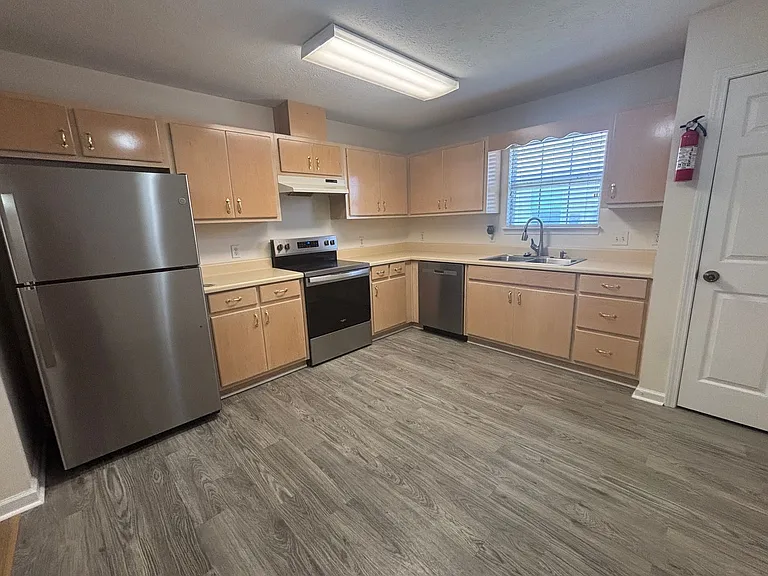 509 Phillips Ct — Photo 3