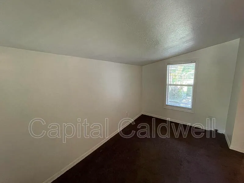 1 bed, 1.0 bath, 500 sqft, $1,050 — Photo 4