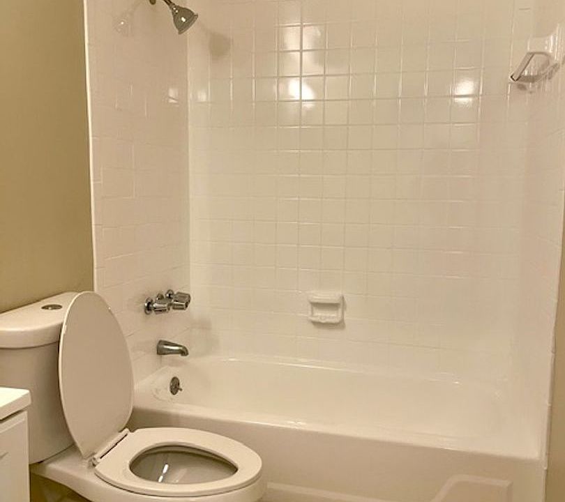 1st image of 124 Kingston Ave APT 1