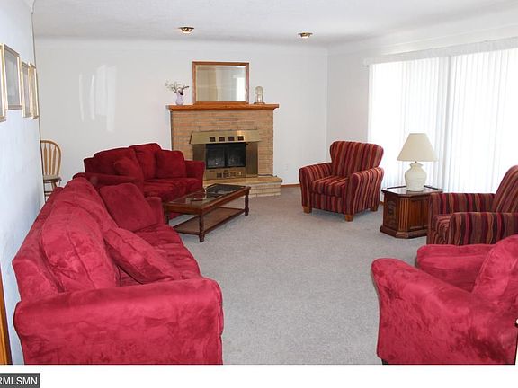 5th image of 42 Logan Ave E