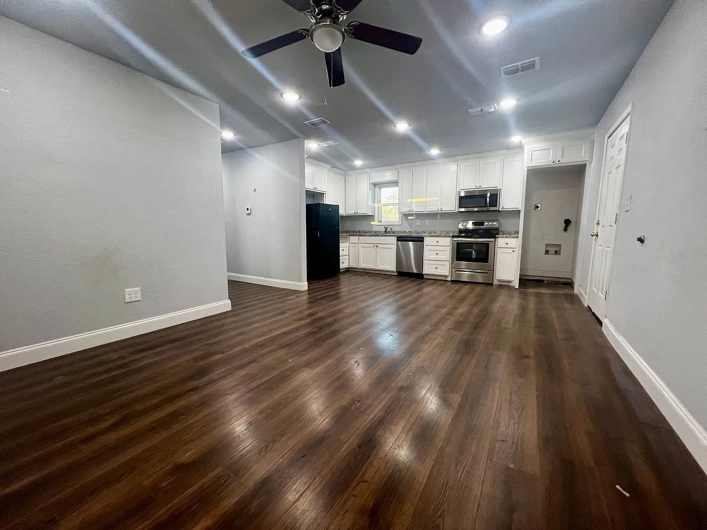 3 Bedroom in Slaton — Photo 2