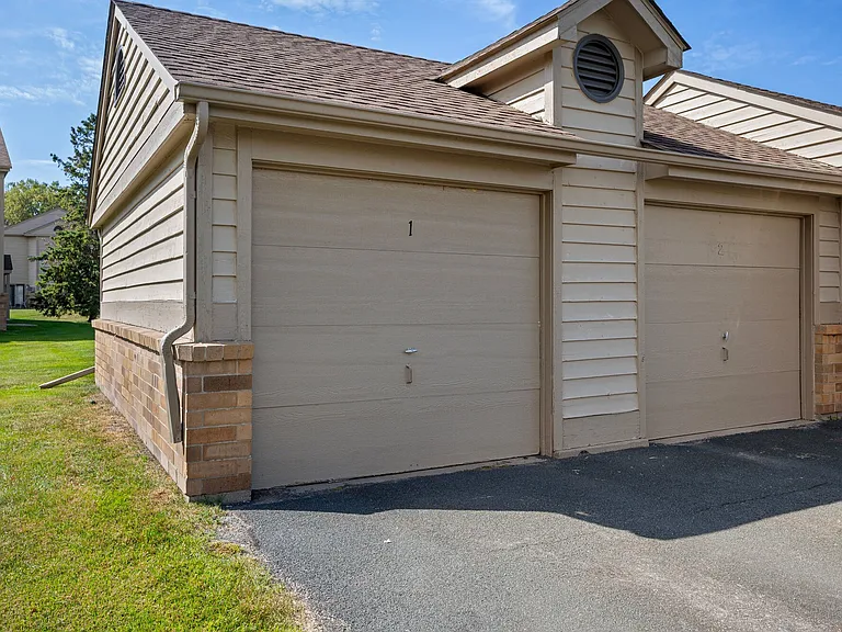 Somerset Oaks Apartments and Townhomes — Photo 16