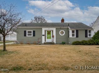964 Ellsmere St NE, Grand Rapids, MI 49505