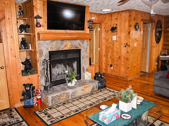 2nd image of 2470 E Walnut Grove Rd