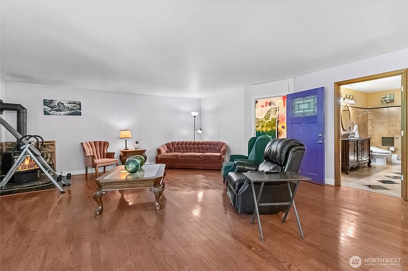 5th image of 8744 Colony Lane SE
