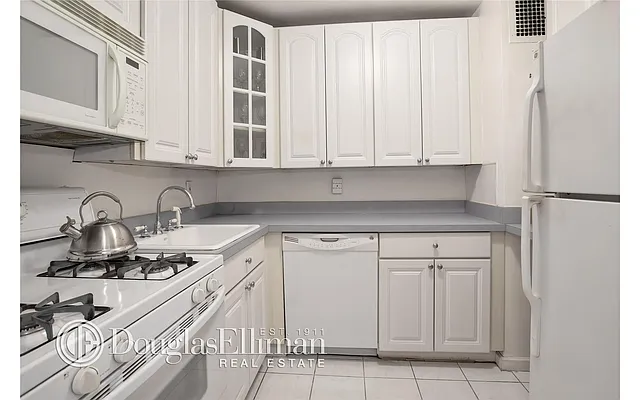 Sold by Douglas Elliman | media 8