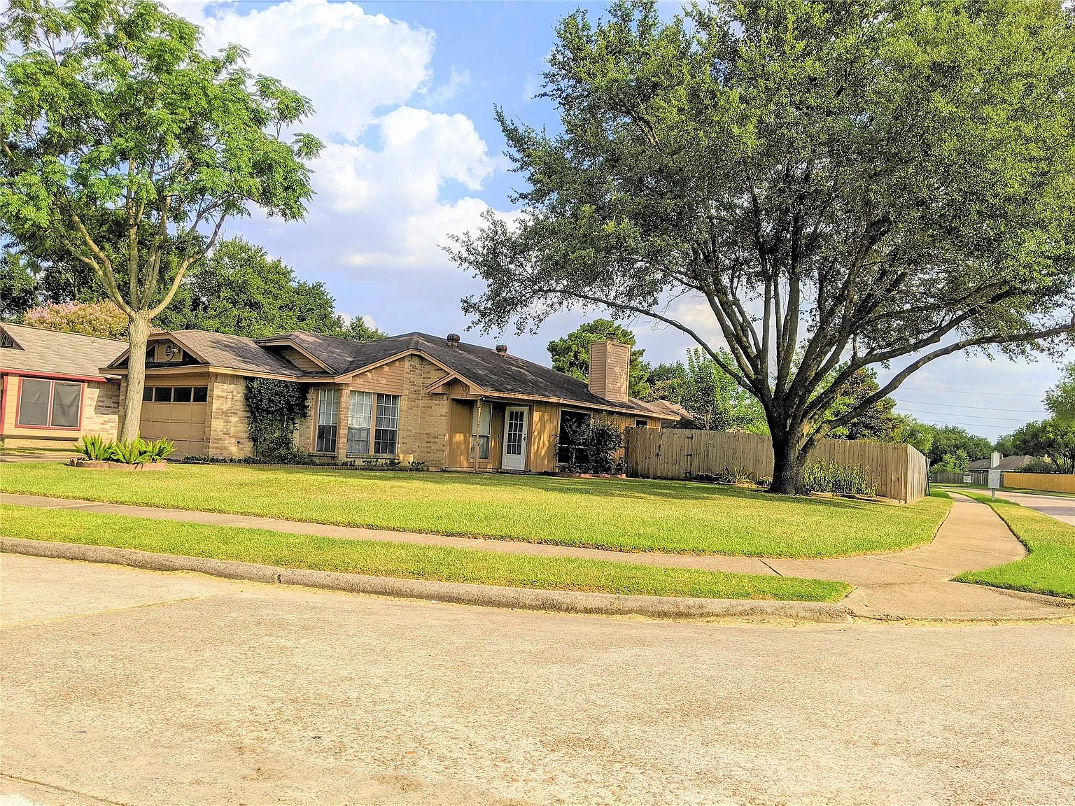 3 bed, 2.0 bath, 1048 sqft, $1,650 — Photo 1