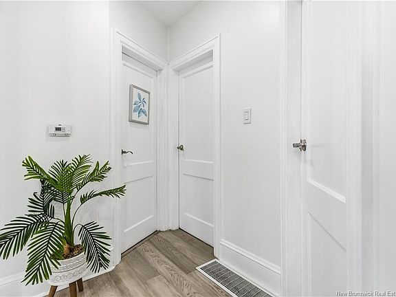 4th image of 118 Broadway St