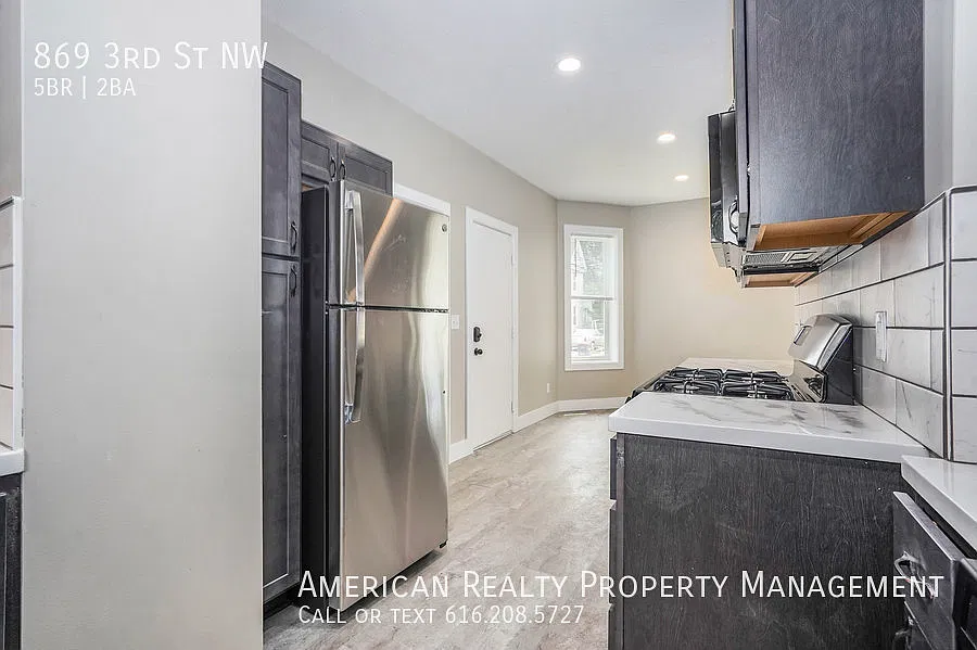 5 bed, 2300 sqft, $2,850 — Photo 4