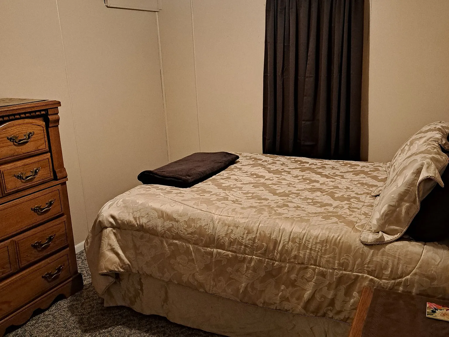 Rental in quiet neighborhood. Private entrance. Basement apartment. Owners gone in winter. — Photo 3