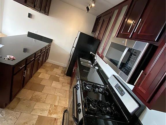 3rd image of 700 E 8th St Unit 11H