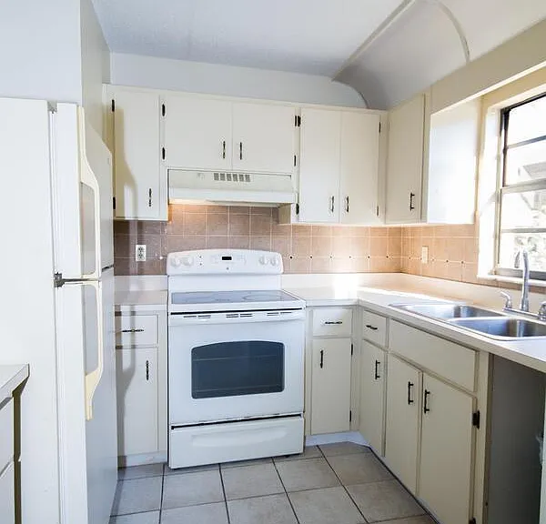305 Manor Cir #1 — Photo 7
