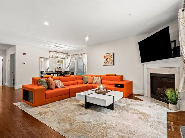 1 Roseland St Unit B14, Foxboro, MA 02035