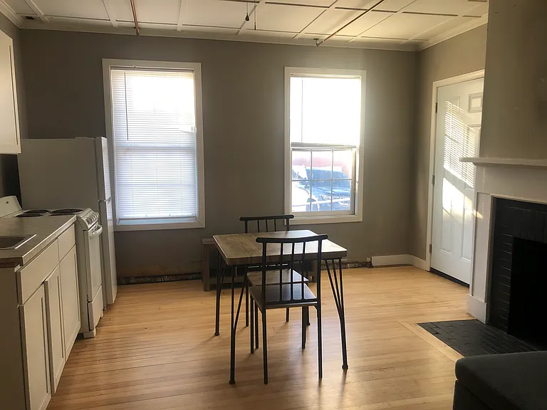 572 Main St #G — Photo 2