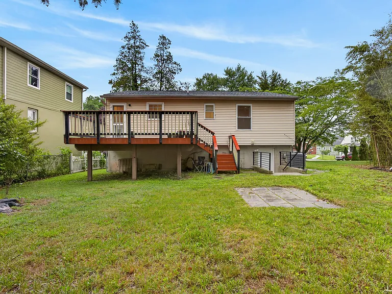 322 Howard Ave — Photo 31