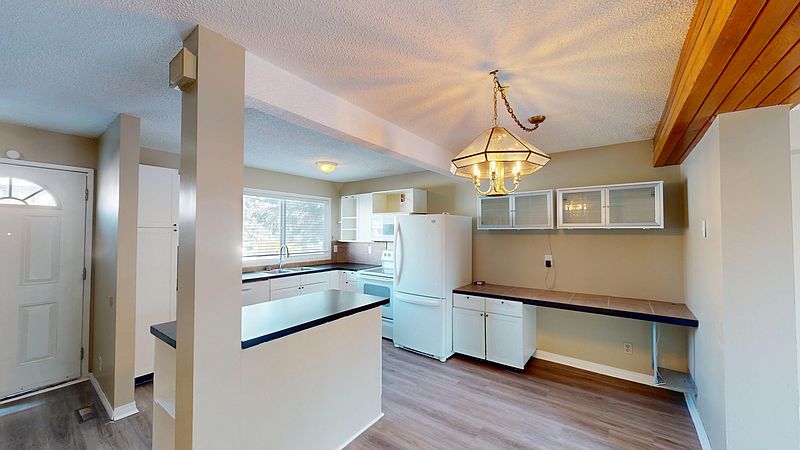 Calgary Townhouse for rent - 3 Bedrooms — photo 3