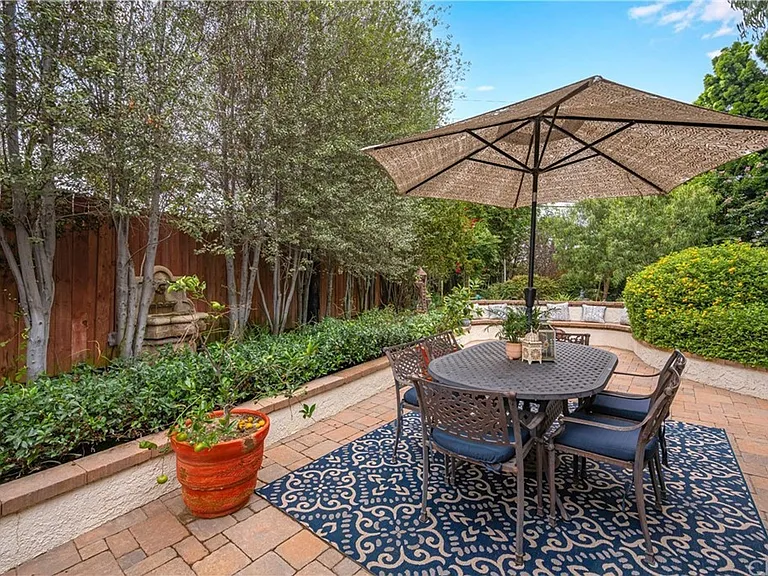 1337 Vuelta Grande Ave — Photo 19