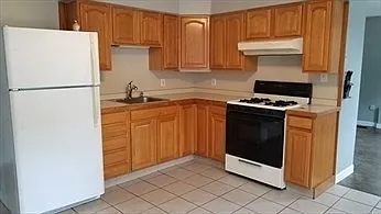 1 bed, 1.0 bath, 750 sqft, $2,400 — Photo 2