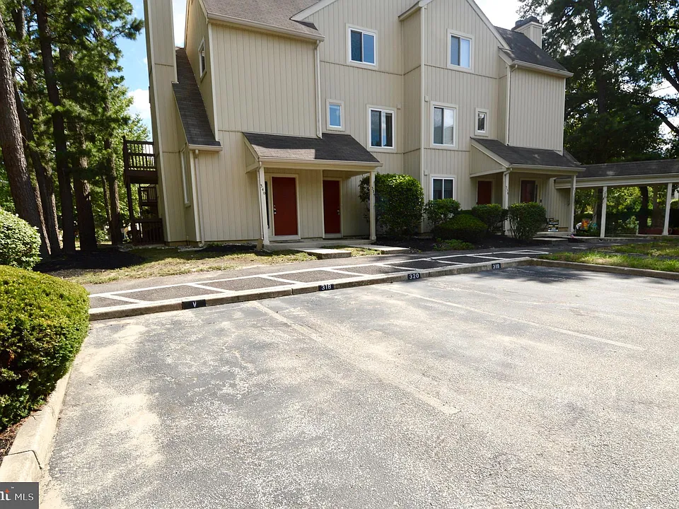 340 Woodlake Dr