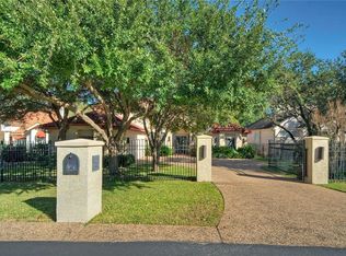12 Tiburon Dr, The Hills, TX 78738